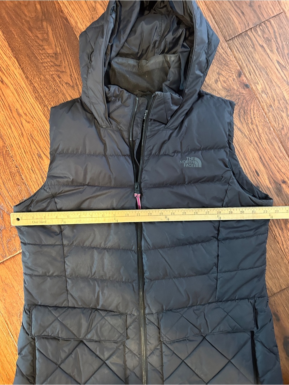 The North Face 550 Black Puffer Hooded Vest - Size XL - Good Condition - Picture 3 of 12
